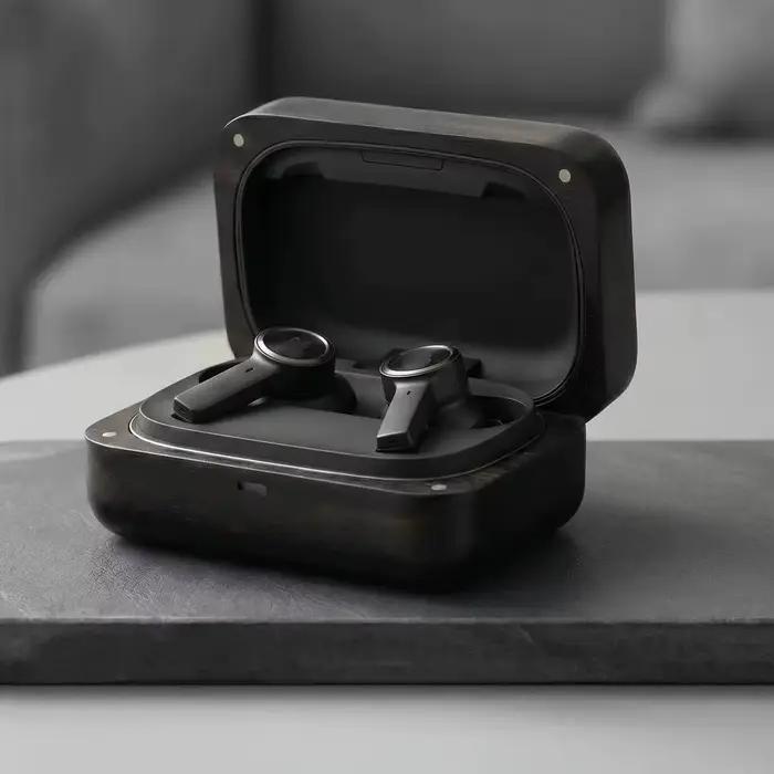 Étui pour écouteurs Bang & Olufsen Beoplay en bois d'ébène
